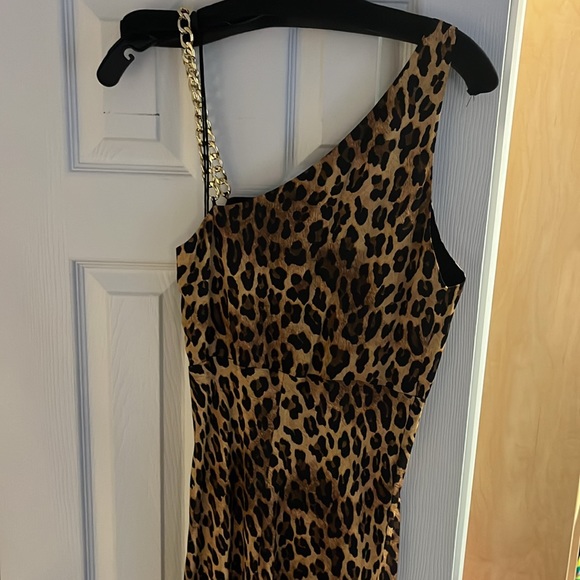 Alice and Olivia Gown - Picture 5 of 8